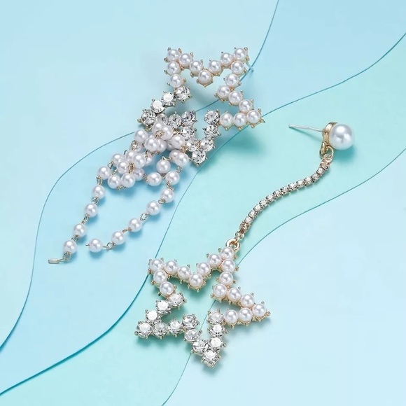 Jewelry - Asymmetrical Star Pearl Crystals Earrings